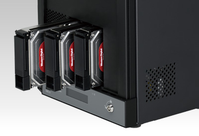3基のハードディスクに同じ情報を保持するトリプルミラー方式